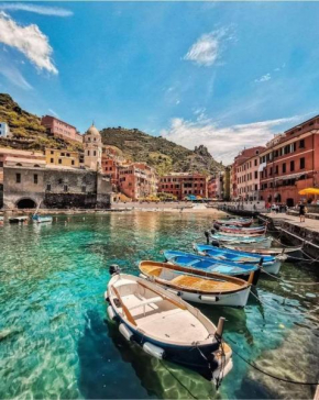 Cinque Terre House with Breakfast andoptional access to Pool, Jacuzzi & Sauna Sarzana